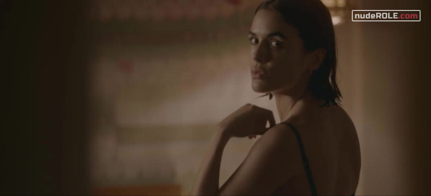 8. Ana Hurtado sexy, Isabel Mora sexy – Parot s01e02 (2021)