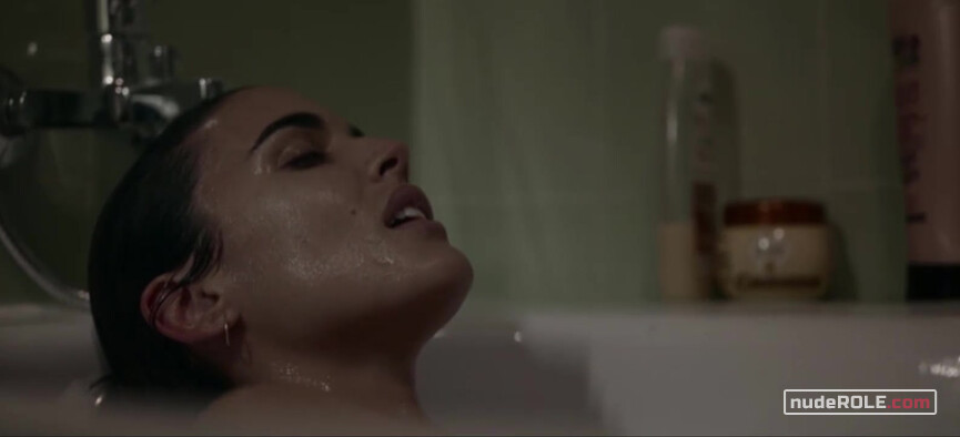 11. Isabel Mora nude – Parot s01e04, e05, e06, e10 (2021)