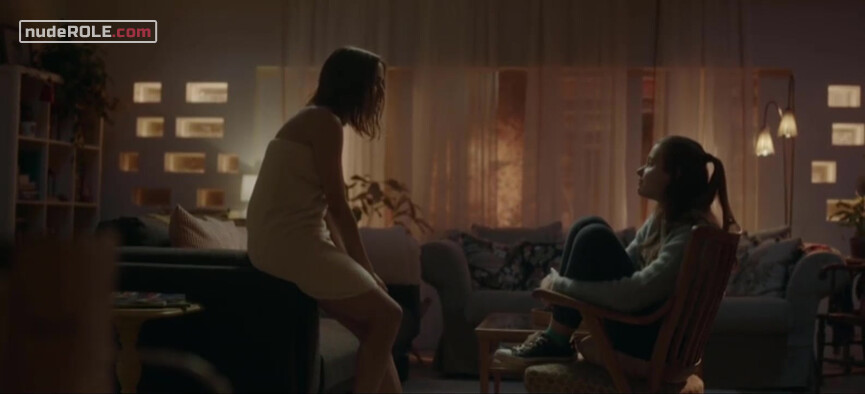 16. Isabel Mora nude – Parot s01e04, e05, e06, e10 (2021)