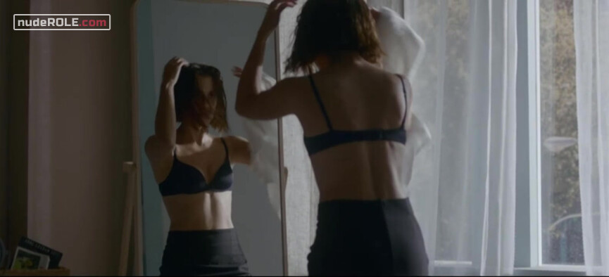 2. Isabel Mora nude – Parot s01e04, e05, e06, e10 (2021)