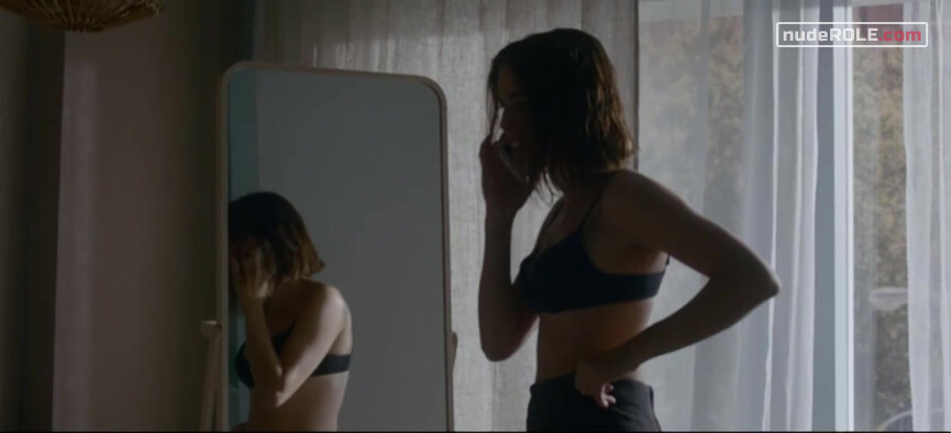 4. Isabel Mora nude – Parot s01e04, e05, e06, e10 (2021)