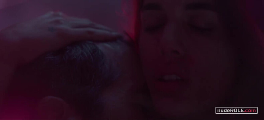 8. Isabel Mora nude – Parot s01e04, e05, e06, e10 (2021)