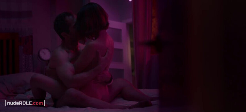 9. Isabel Mora nude – Parot s01e04, e05, e06, e10 (2021)