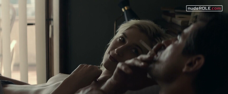 10. Berenice Hollis nude – The Burnt Orange Heresy (2019) #2