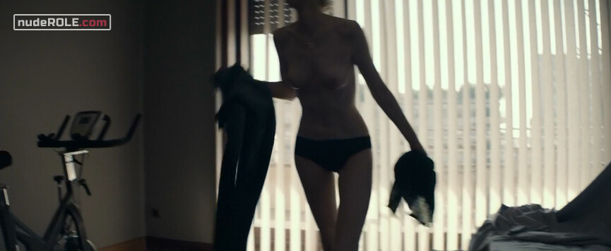 13. Berenice Hollis nude – The Burnt Orange Heresy (2019) #2