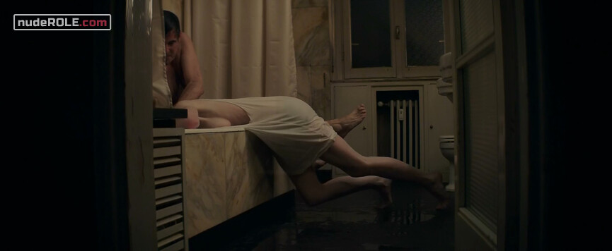 18. Berenice Hollis nude – The Burnt Orange Heresy (2019) #2