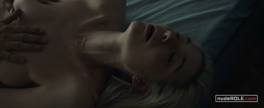 3. Berenice Hollis nude – The Burnt Orange Heresy (2019) #2