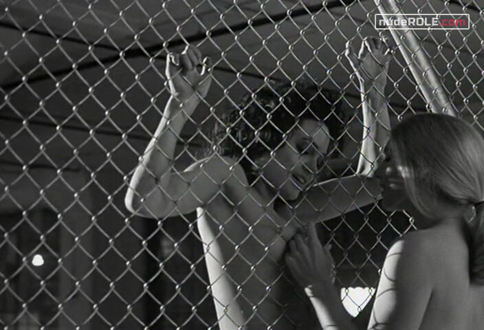 15. Linda nude, Gia Carangi nude – Gia (1998)