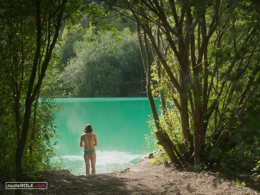 11. Kate nude – True Things (2021)