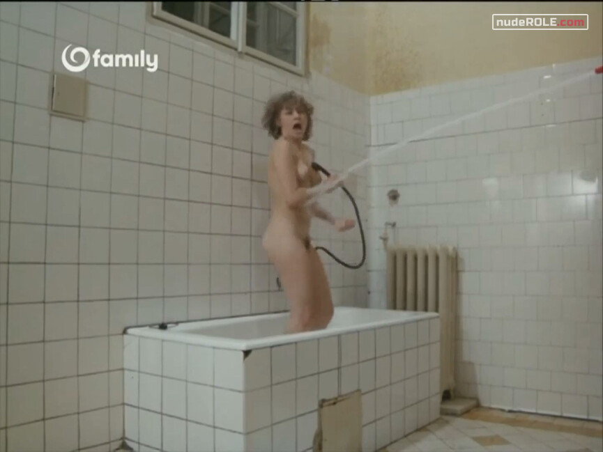 1. studentka Katerina Vodicková nude , studenka Eva nude – Samorost (1984)
