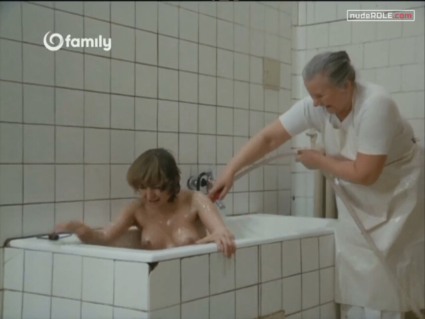 10. studentka Katerina Vodicková nude , studenka Eva nude – Samorost (1984)