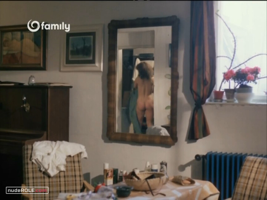 2. studentka Katerina Vodicková nude , studenka Eva nude – Samorost (1984)