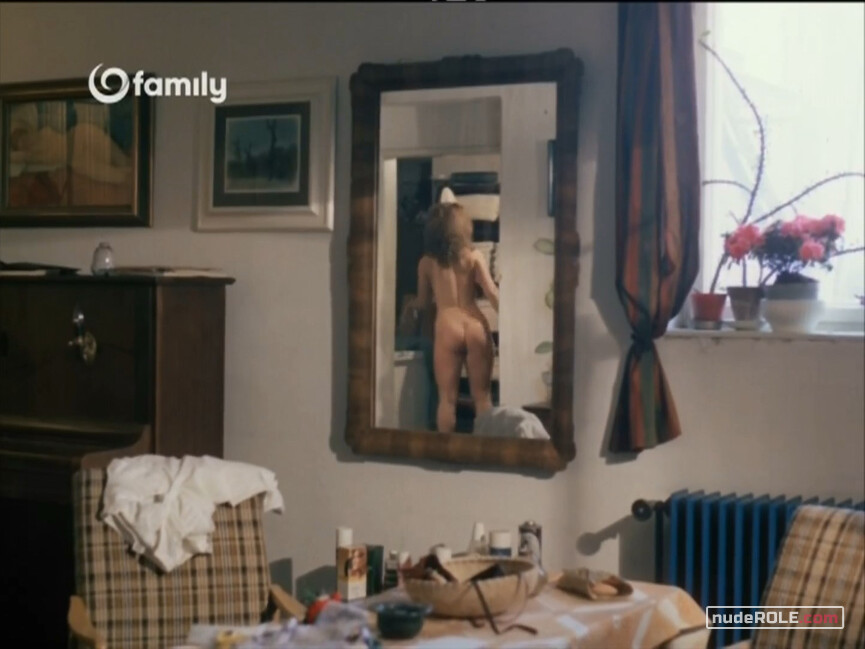3. studentka Katerina Vodicková nude , studenka Eva nude – Samorost (1984)