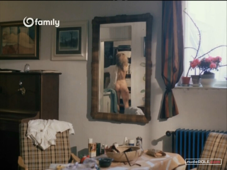 4. studentka Katerina Vodicková nude , studenka Eva nude – Samorost (1984)
