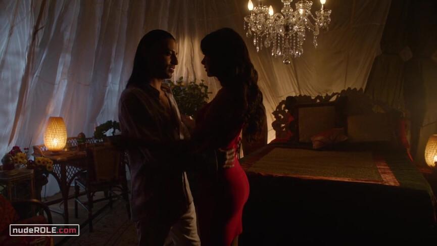 2. Isabelle Lightwood sexy – Shadowhunters s01e03 (2016)
