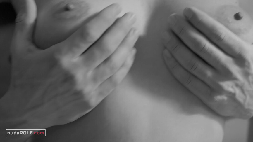 3. Ella Fink nude – Nachtschwestern s02e10 (2020)