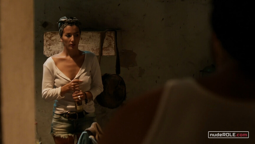 20. Alma Aparicio sexy, Julia Aparicio nude – Las Aparicio (2015)