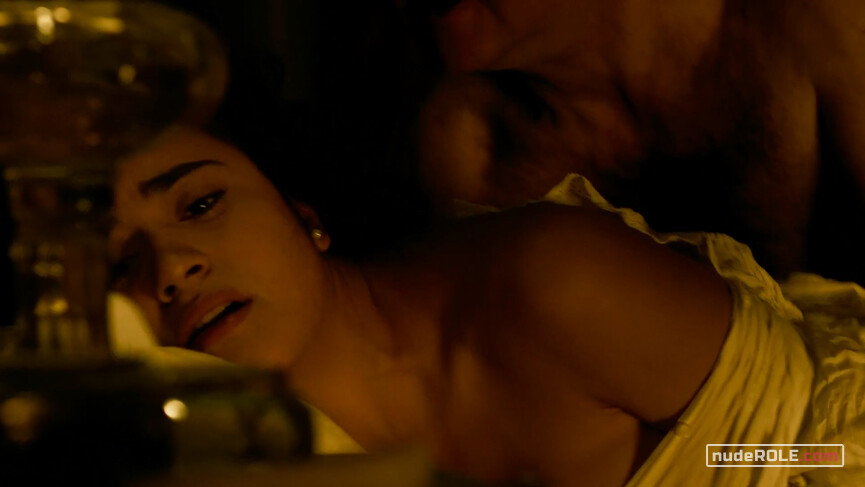 3. Alma Aparicio sexy, Julia Aparicio nude – Las Aparicio (2015)