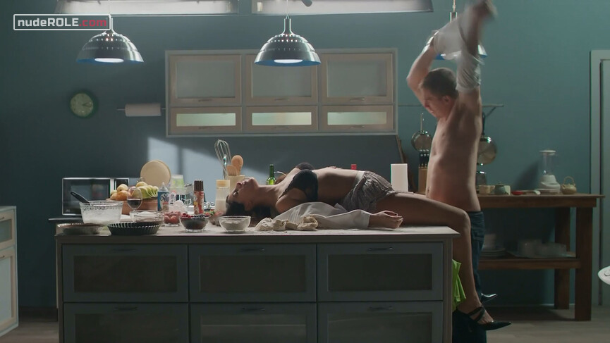 7. Alma Aparicio sexy, Julia Aparicio nude – Las Aparicio (2015)
