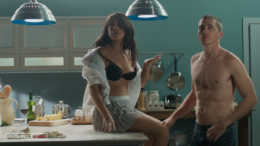 8. Alma Aparicio sexy, Julia Aparicio nude – Las Aparicio (2015)