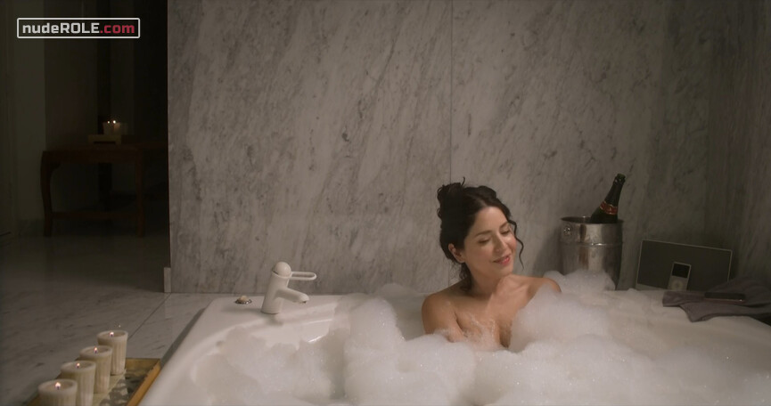 1. Amanda sexy – The Search s01e03 (2020)