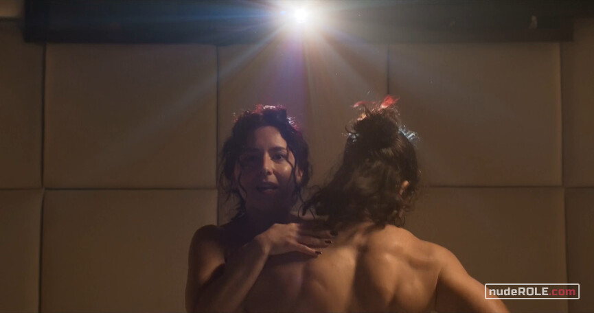 14. Amanda sexy – The Search s01e03 (2020)