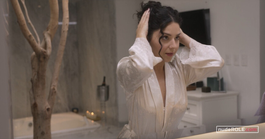 2. Amanda sexy – The Search s01e03 (2020)