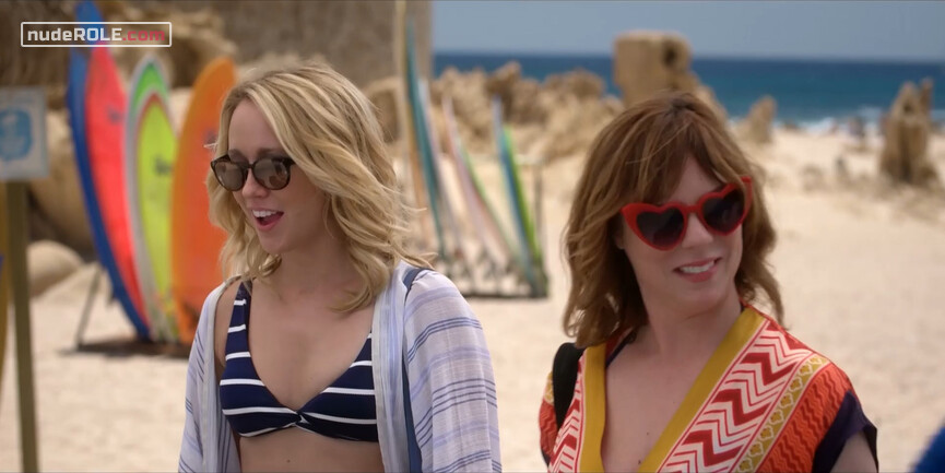 12. Brooke sexy, Kaylie sexy, Angel de la Paz sexy – Desperados (2020)