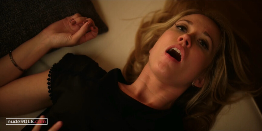22. Brooke sexy, Kaylie sexy, Angel de la Paz sexy – Desperados (2020)