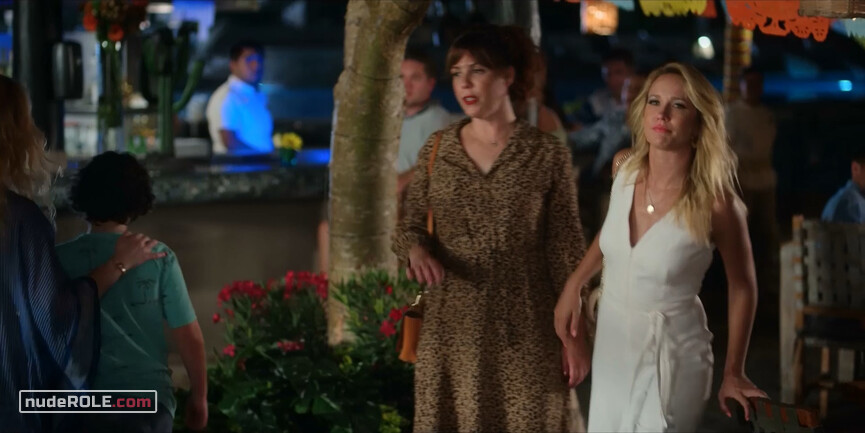 8. Brooke sexy, Kaylie sexy, Angel de la Paz sexy – Desperados (2020)