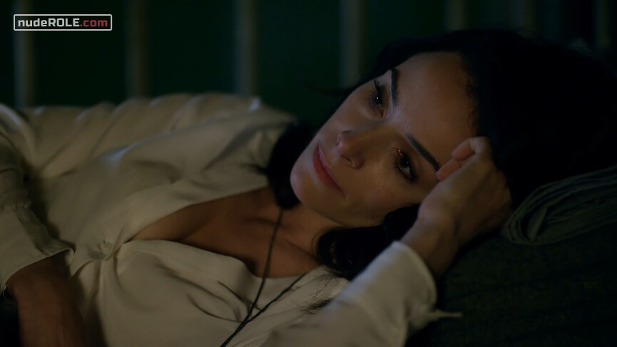 2. Lucy Preston sexy – Timeless s01e01 (2016)