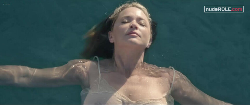 12. Camille Fouquet nude – Waiting for Bojangles (2021) #2