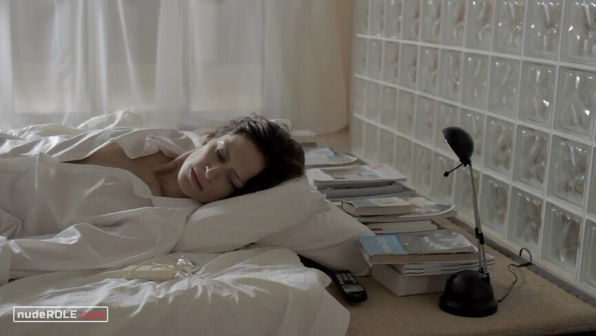4. Bianca nude , Ana nude – Bianca (2013)