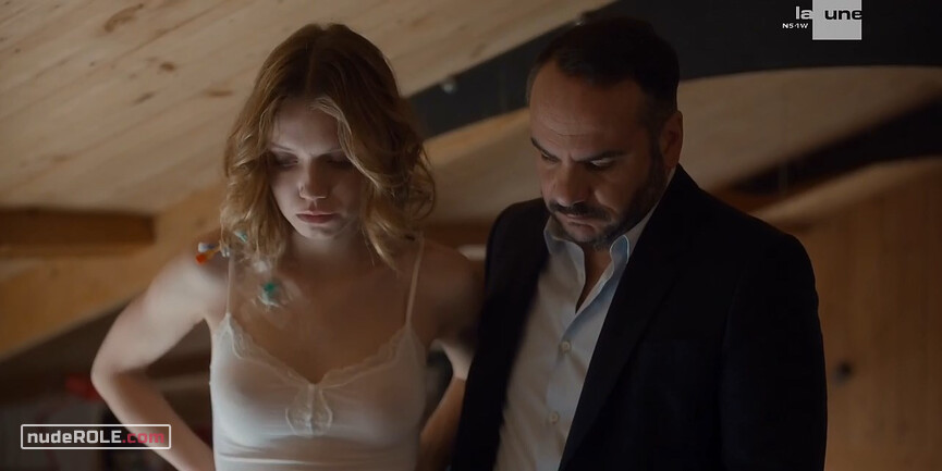 13. Sarah Delmas nude , Lola Zerrouki nude – Pour Sarah s01 (2019)