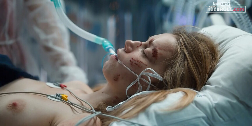 8. Sarah Delmas nude , Lola Zerrouki nude – Pour Sarah s01 (2019)