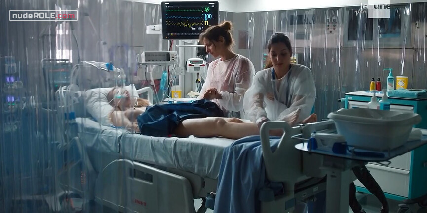 9. Sarah Delmas nude , Lola Zerrouki nude – Pour Sarah s01 (2019)