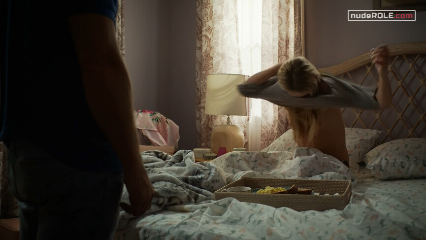 1. Renee Segna nude – Hightown s01e07 (2020)