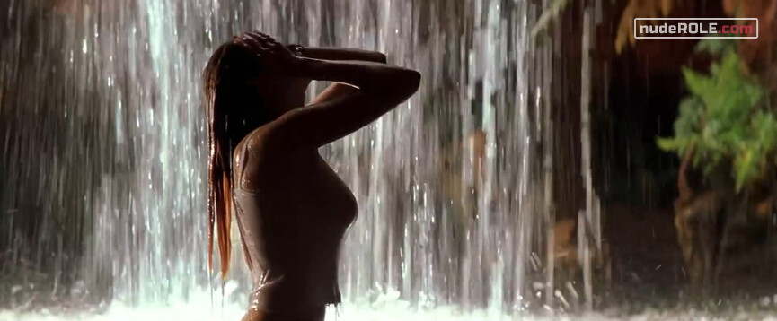 2. Jessie sexy – Kangaroo Jack (2003)