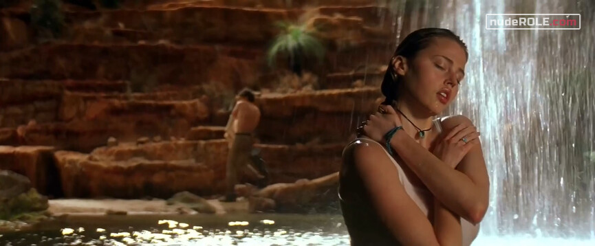 3. Jessie sexy – Kangaroo Jack (2003)