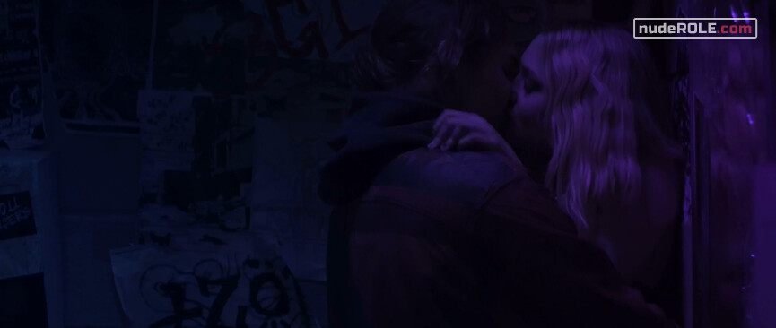 2. Viena sexy, Susi sexy – Viena and the Fantomes (2020)