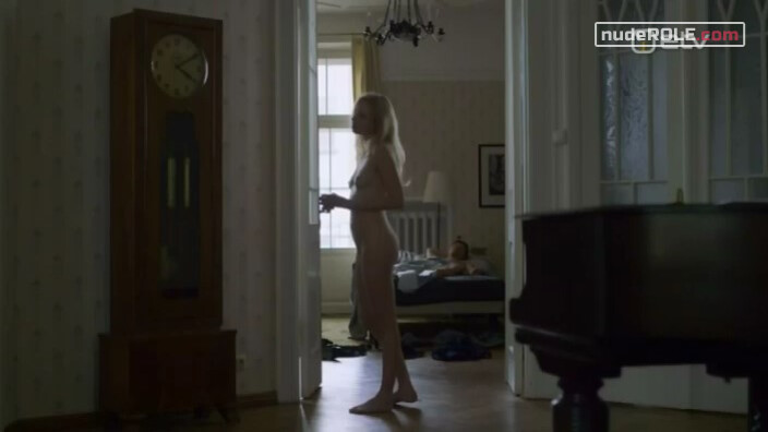 1. Evelin nude, Kristin sexy – Family Lies (2016)