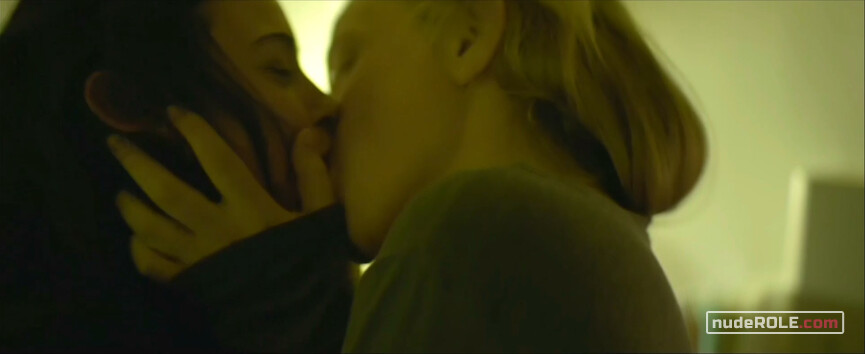 2. Benni nude , Yael sexy – Red Cow (2018)