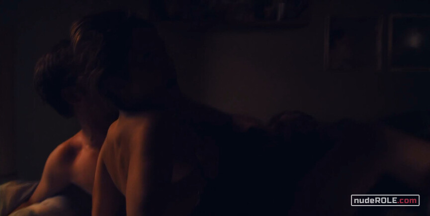 2. Frida nude – Simple Simon (2010)