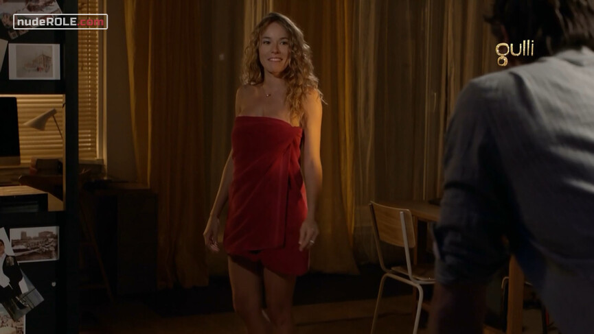 16. Alyzée nude – Clem s01-09 (2020)