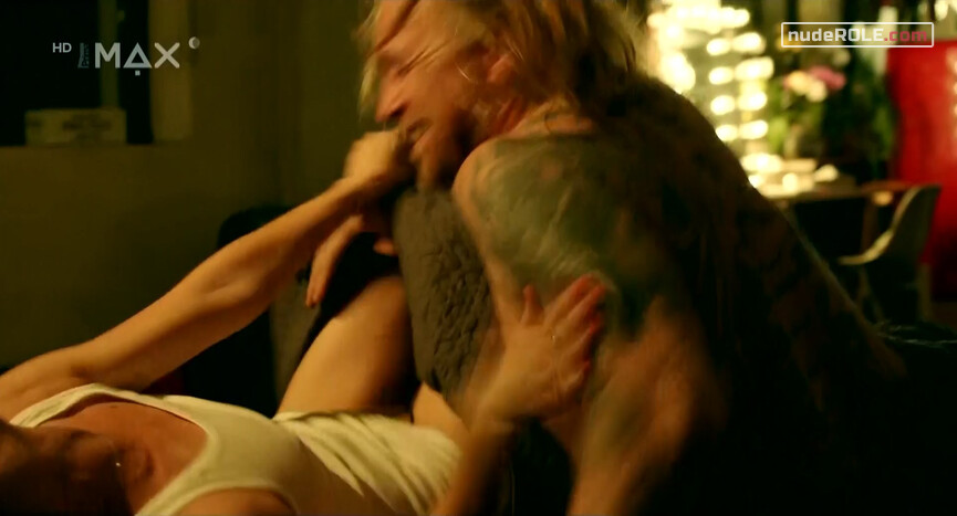 8. Valerie sexy, Miriam nude – Rumbling (2015)