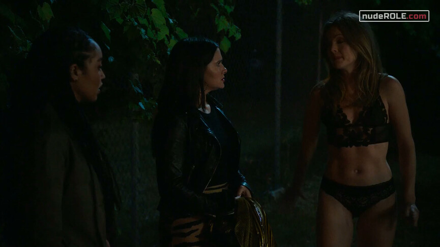 8. Sutton Brady sexy – The Bold Type s04e01 (2020)