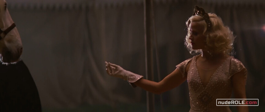 2. Marlena sexy – Water for Elephants (2011)