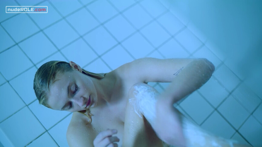 3. Jane sexy – Survive s01e01 (2020)