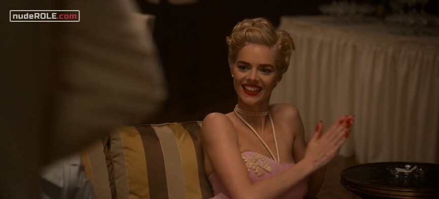 10. Claire Wood sexy – Hollywood s01e03-07 (2020)