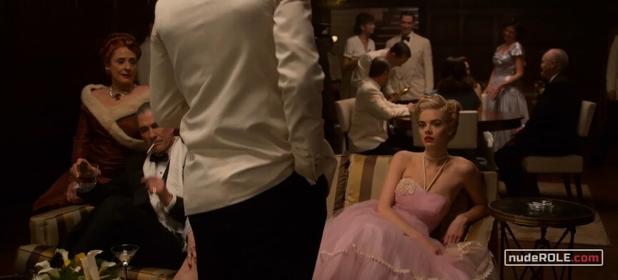 12. Claire Wood sexy – Hollywood s01e03-07 (2020)